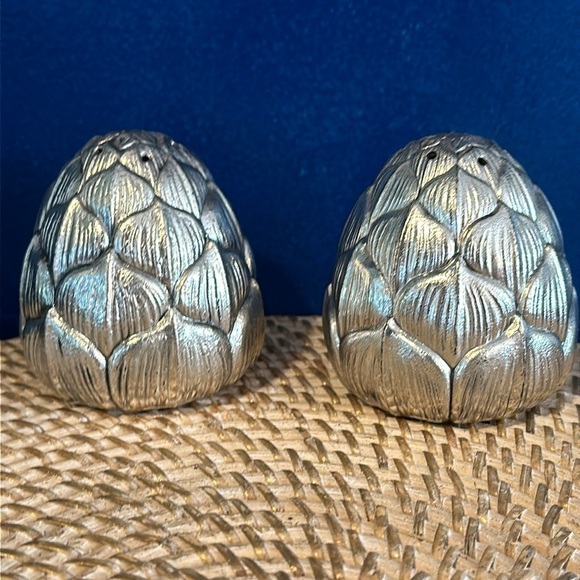 Pottery Barn Retired Pewter Artichoke Salt & Pepper Shakers Kitchen Decor - Picture 2 of 4